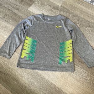 Like New Nike Boys Long sleeve Dri-Fit Grey Tshirt, Size 7